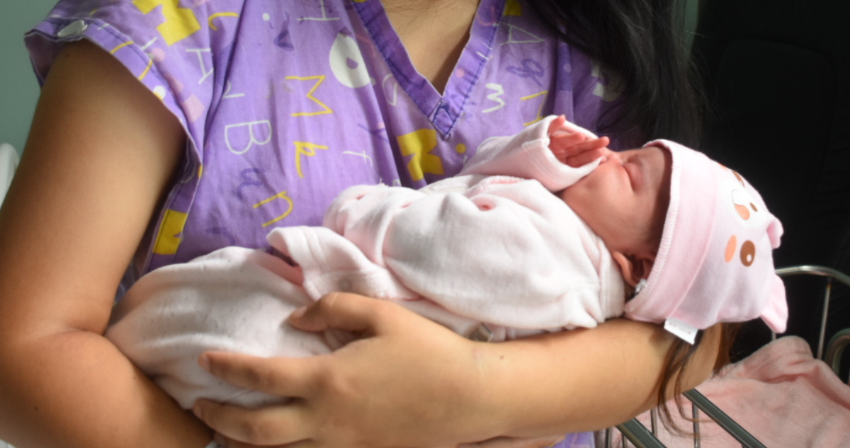 Fundación busca voluntarios para abrazar bebés en situación abandono: ahora incluye Concepción
