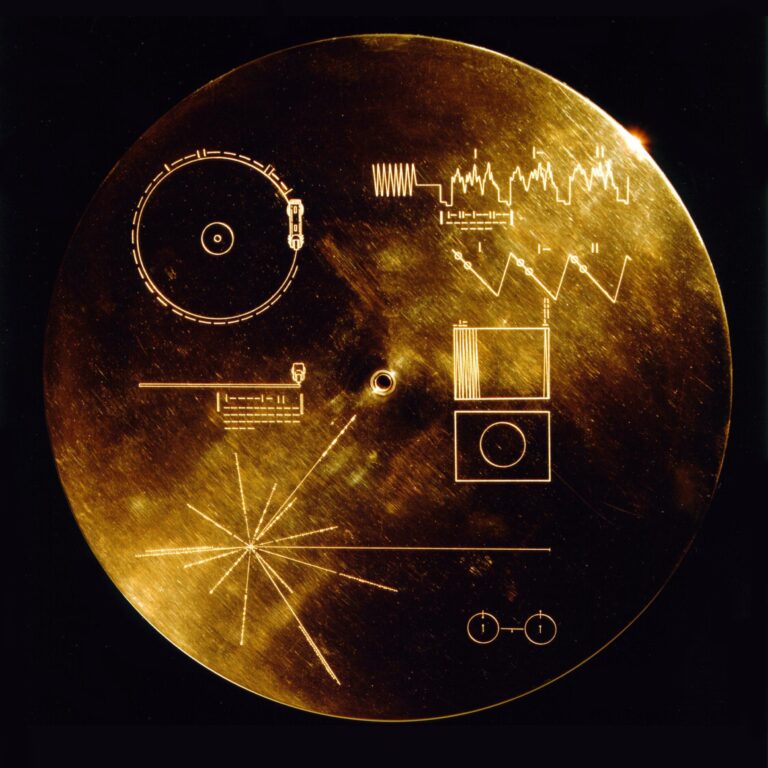 Foto del disco de Oro de las sondas Voyager