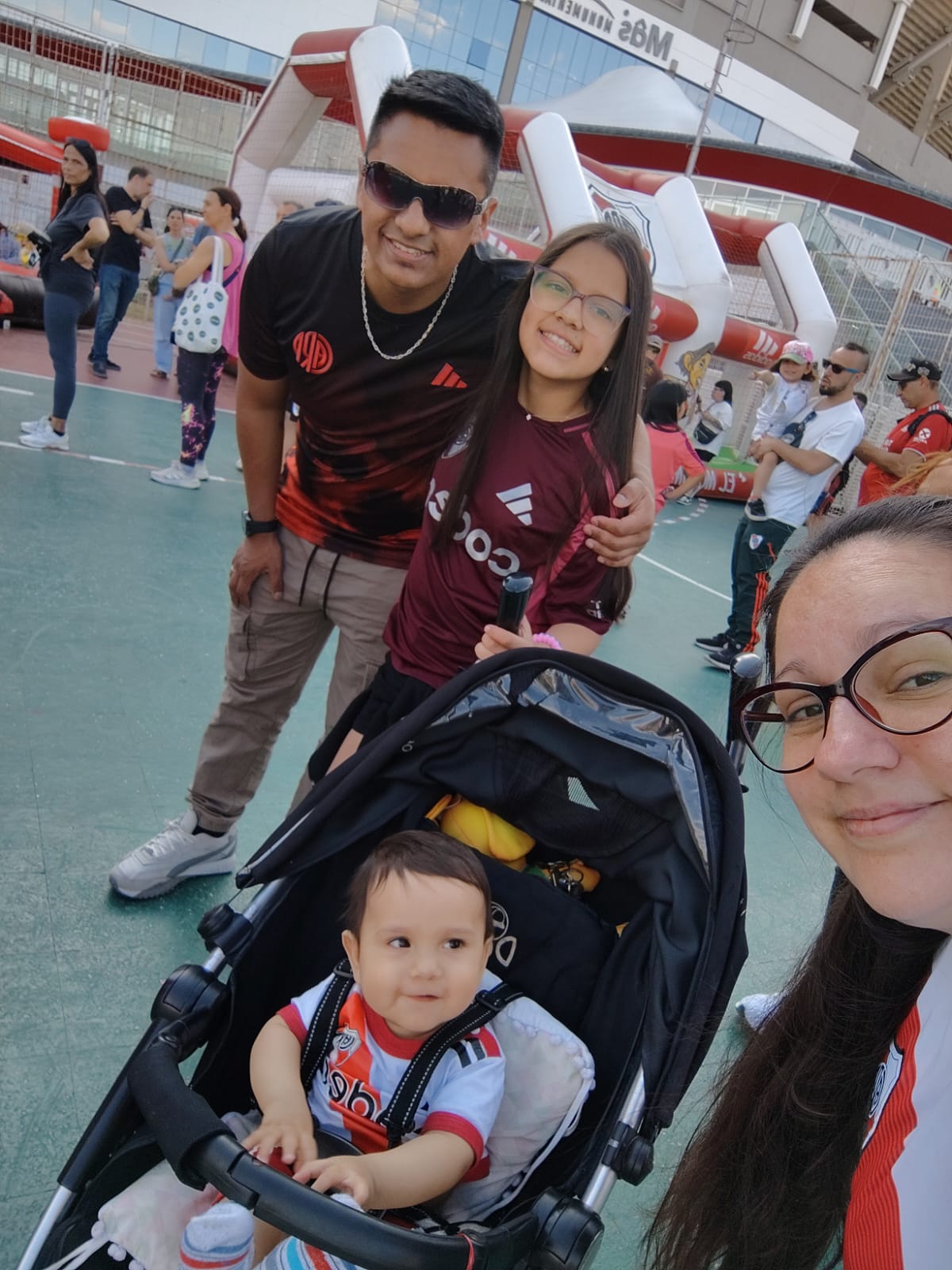Devi y su familia