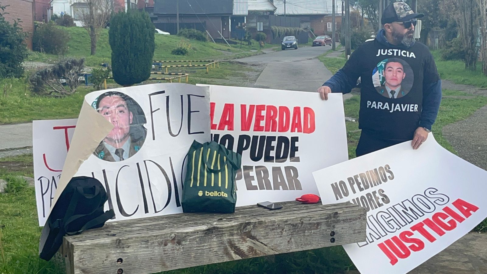 Familia de carabinero Figueroa se manifiesta en Puerto Varas: exigen acceso a la carpeta investigativa