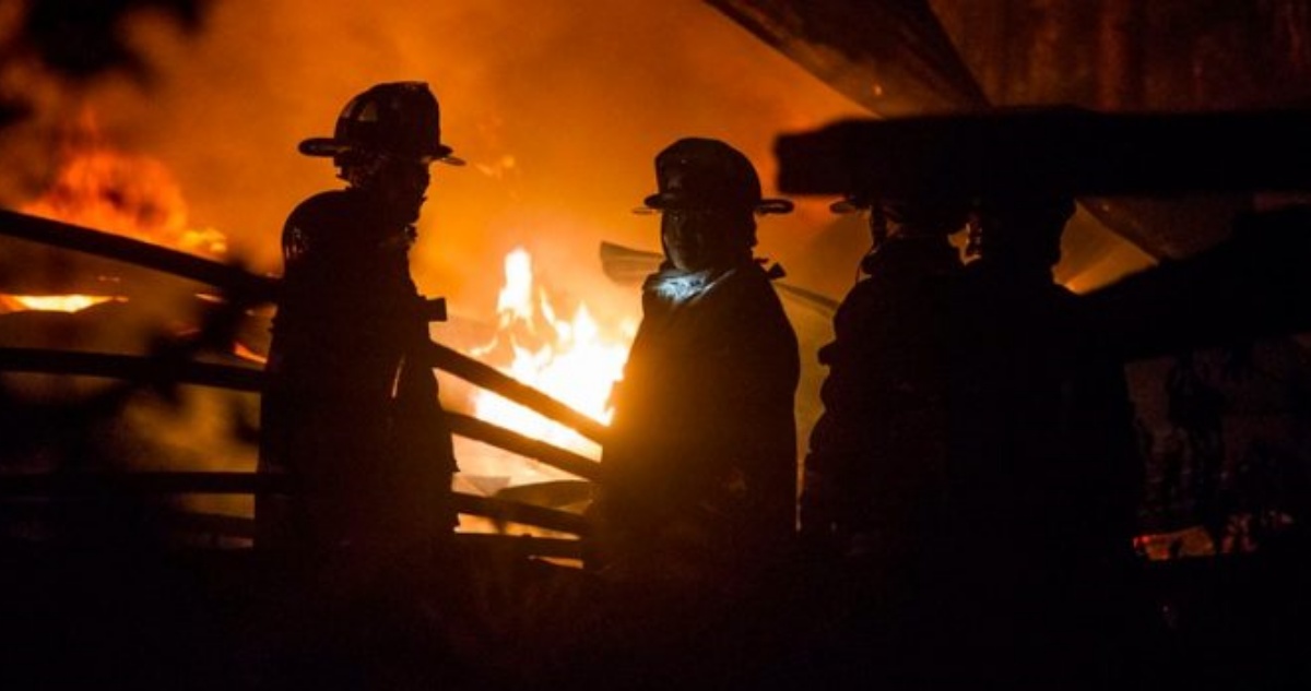 Sujetos armados incendian maquinaria y camioneta de faena forestal en Lautaro