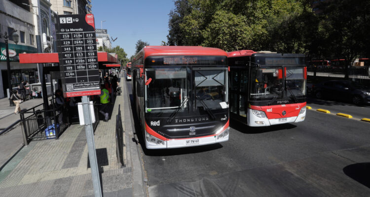 Estos son los desvíos de tránsito de los buses RED en el centro de Santiago por Juramento a la Bandera