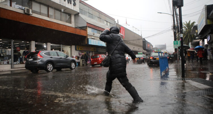 Sistema Frontal en Santiago: Plataforma CÓNDOR identifica los 175 puntos más vulnerables