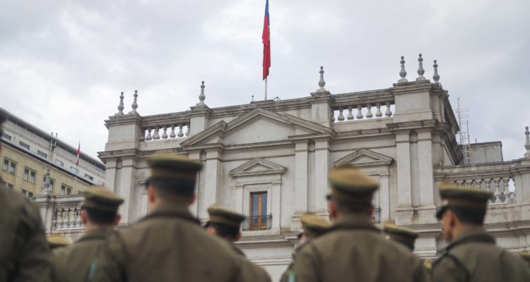 Carabineros frente a La Moneda.