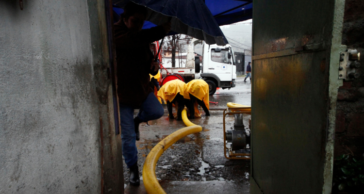 Advierten por puntos con desbordes recurrentes de aguas servidas en Osorno: piden reforzar mantención