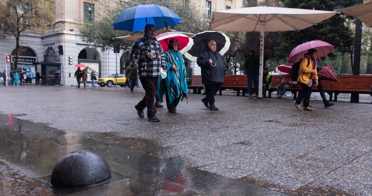 Advierten que últimas lluvias del sistema frontal en la RM alcanzarán los 20-25 mm durante el martes