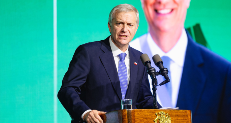 Oficialismo sigue sin mesa de coordinación, mientras que la UDI pide a Kast mayor conducción política