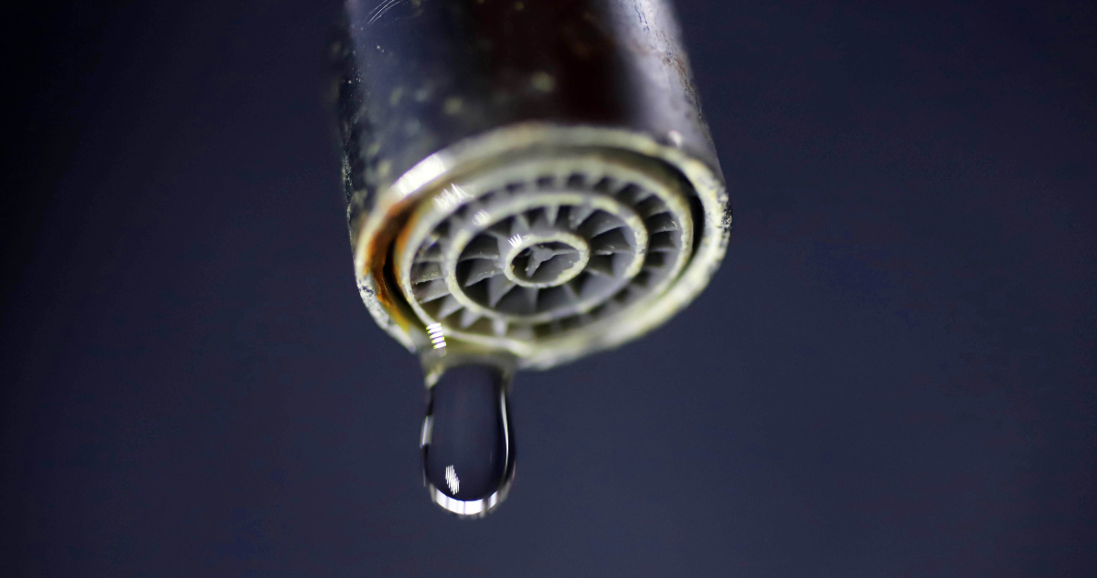Han debido beber aguas de lluvia: vecinos de Laguna Verde en Valparaíso llevan más de 10 días sin agua