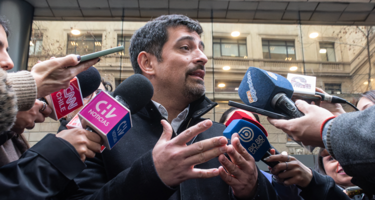 Alcalde Tamayo propondrá a Concejo Municipal salida de Cerro Navia de la ACHM por apoyo a megarreforma