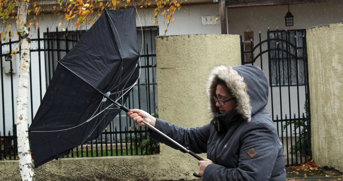 Alertan por viento moderado a fuerte que afectaría a 6 regiones este jueves: revisa las intensidades