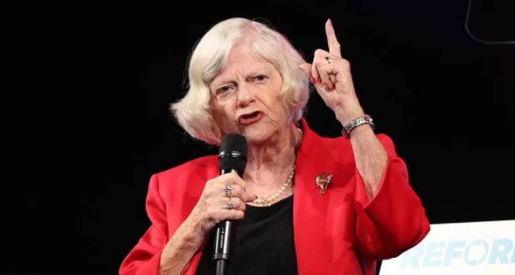 Policía británica afirma que la exdiputada Ann Widdecombe fue asesinada en un "ataque deliberado"