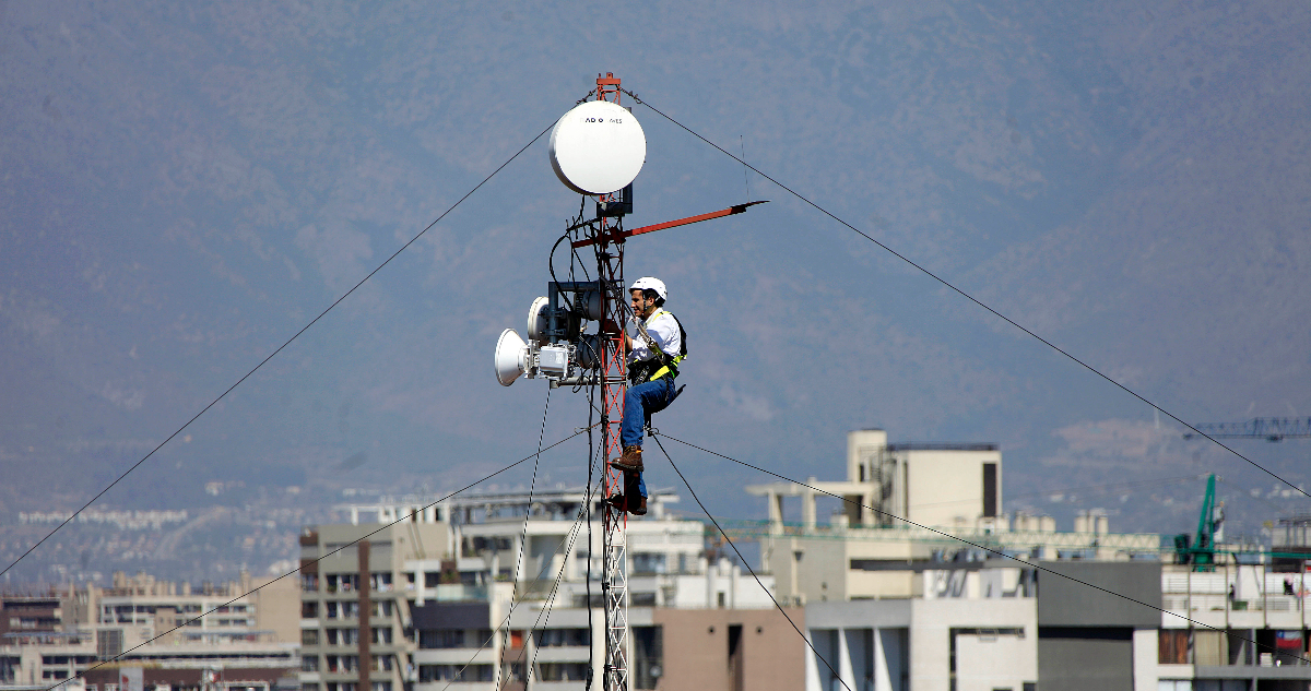 Gobierno mantiene trabajo conjunto con empresas de telecomunicaciones para reponer antenas dañadas