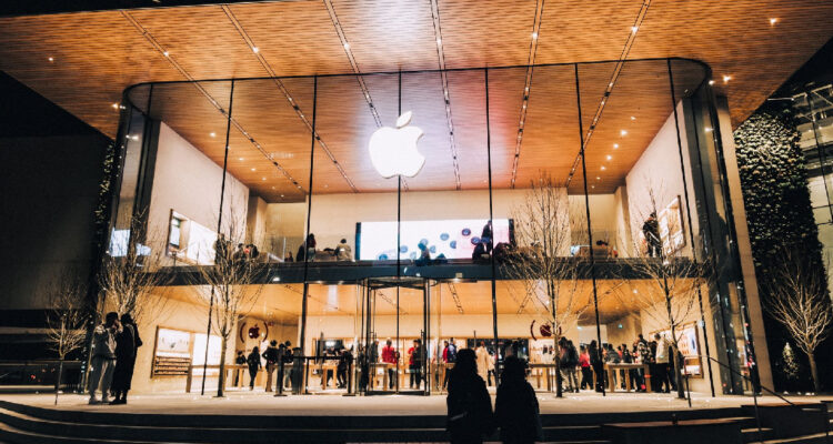 Apple reporta alza de beneficios ante fuertes ventas de iPhone pero no convence a inversores