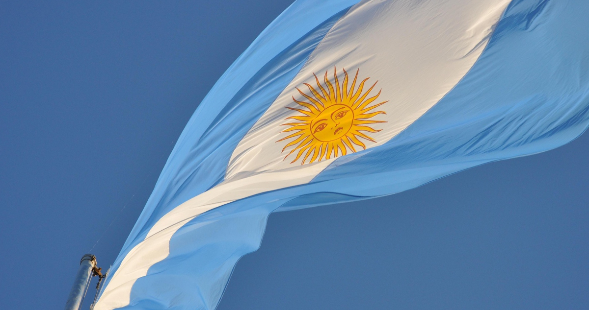 Argentina prevé dejar estatus de “bono basura” en 2031, donde su deuda es calificada de “especulativa”