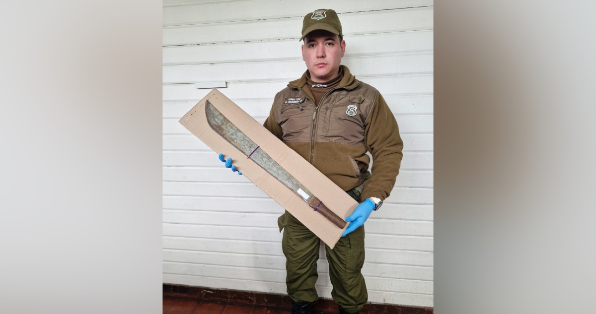 Machete de hombre que se parapetó en su vivienda tras agredir a expareja
