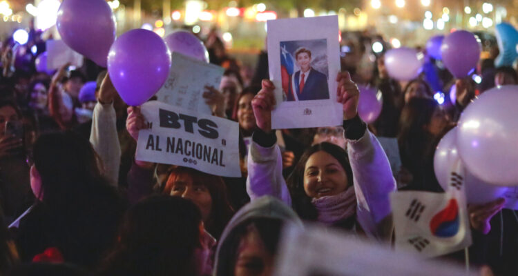 FOTOS Y VIDEOS | ARMY se moviliza en Chile para exigir “BTS al Nacional”