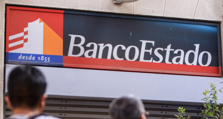 https://media.biobiochile.cl/wp-content/uploads/2026/07/bancoestado-confirma-17-sucursales-que-no-atenderan-a-publico-por-el-sistema-frontal-750x400.jpg