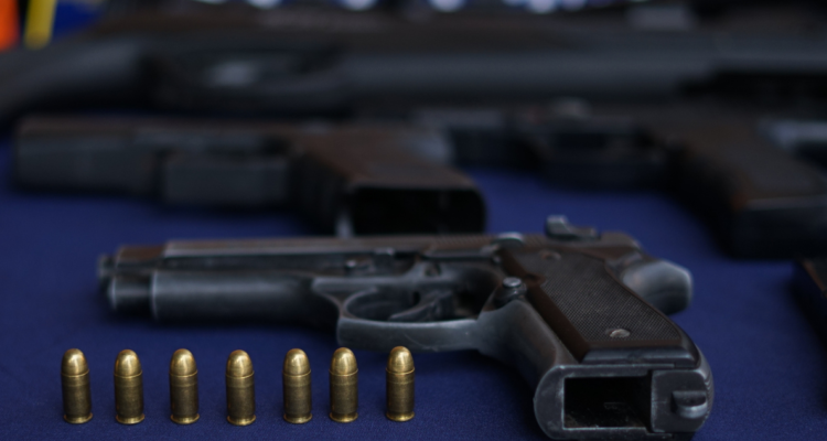 Desbaratan mayor banda criminal dedicada al tráfico de armas en el país: hay más de 40 detenidos