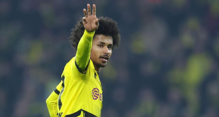 Adeyemi llegó a Barcelona a sellar su fichaje