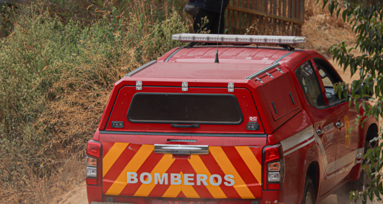 https://media.biobiochile.cl/wp-content/uploads/2026/07/bomberos-7-750x400.png