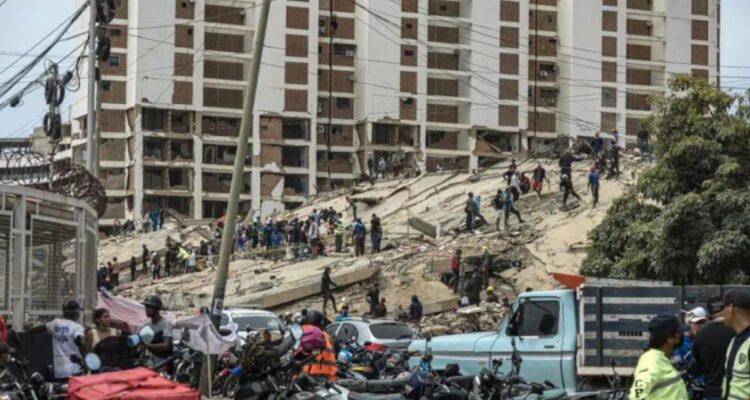 Bomberos chilenos quedan varados en la frontera con Venezuela cuando iban a colaborar en rescates