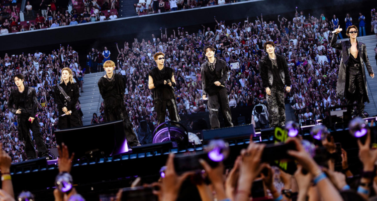BTS en concierto en Madrid en referencia a autorización de conciertos en Chile