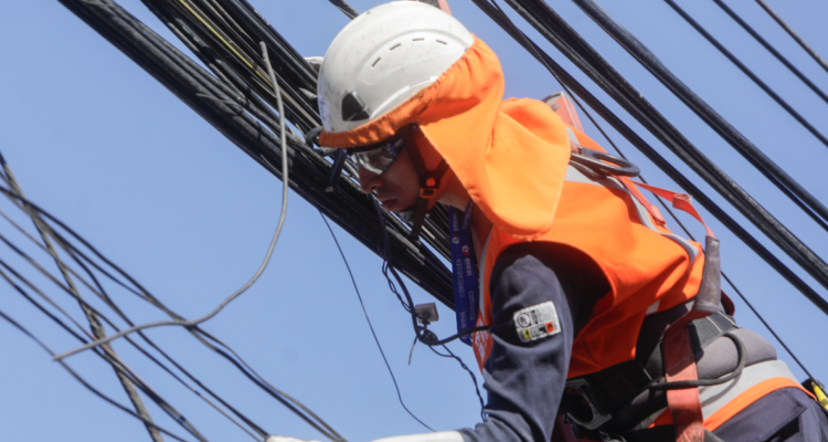 https://media.biobiochile.cl/wp-content/uploads/2026/07/cables-750x400.png