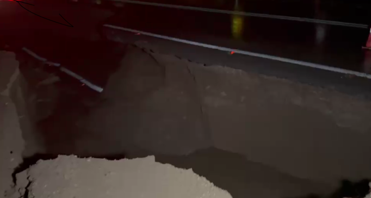 Enorme socavón en la ruta a Maitencillo obliga a suspender el tránsito entre Puchuncaví y Zapallar