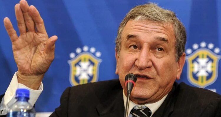 Carlos Alberto Parreira se mantiene hospitalizado y con traqueostomía por grave infección pulmonar