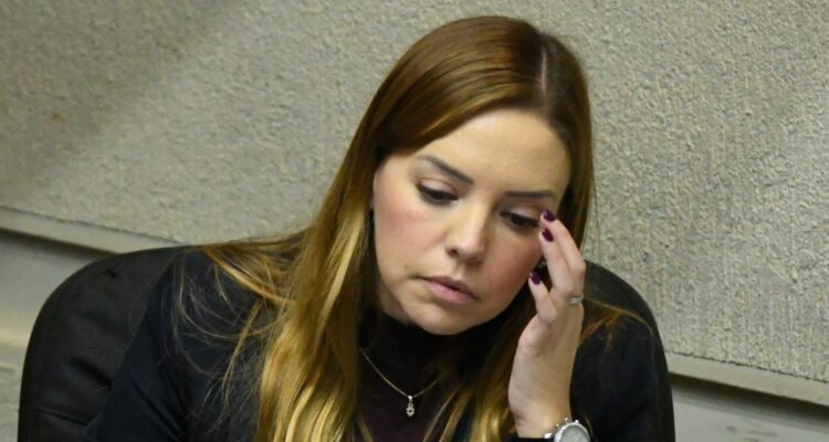 Investigación contra Camila Flores: Fiscalía pide al Congreso documentación de proyecto que modificó sistema notarial