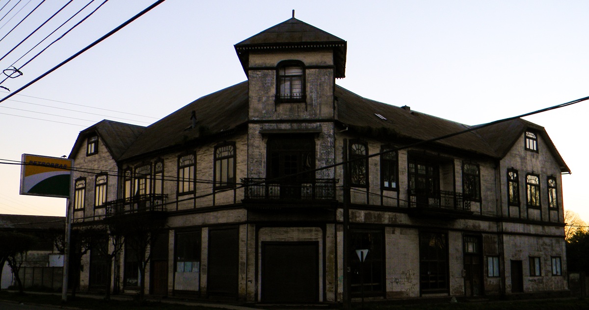 Concejales de Río Bueno acuden a Contraloría por incumplimientos en arriendo de casa patrimonial