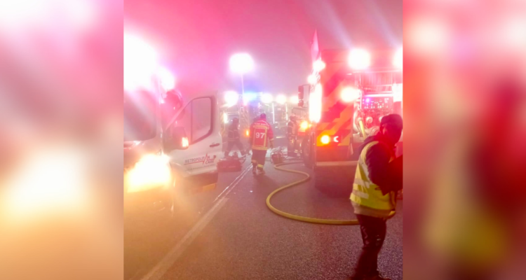 Al menos un muerto deja colisión frontal de camioneta con camión en Ruta del Itata