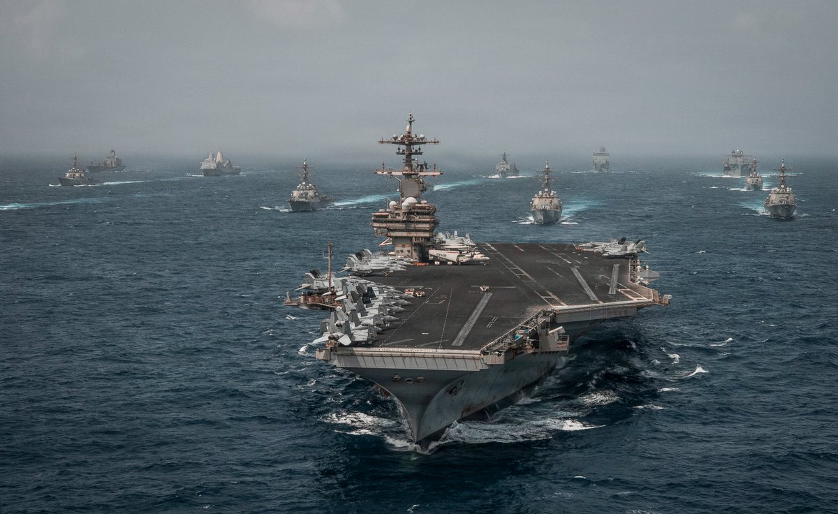 Fotografía difundida por el Comando Central del Ejército de Estados Unidos (Centcom) de buques de guerra de la Armada de EE.UU.