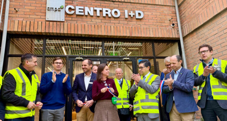 “De las inversiones más relevantes”: CMPC renueva centro de innovación para la industria forestal
