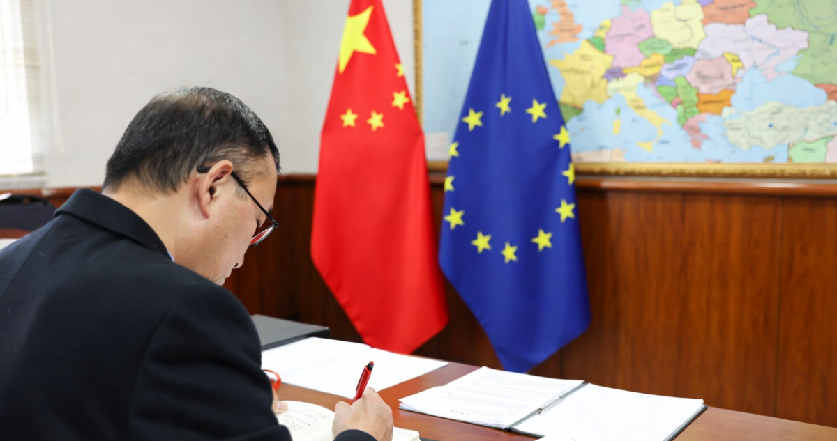 China saca la libreta y anota en su lista negra a 15 empresas de Europa
