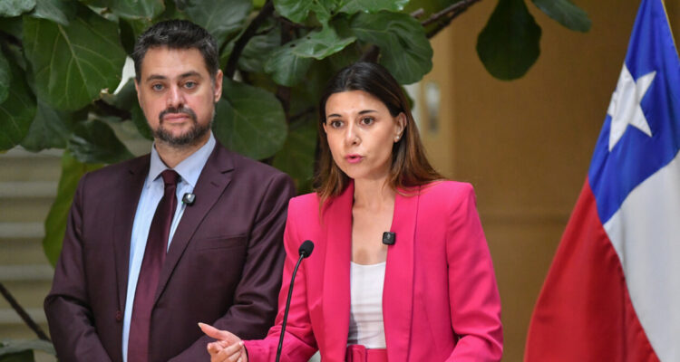 Cicardini y Manouchehri presentan plan para reorganizar deudas de familias morosas