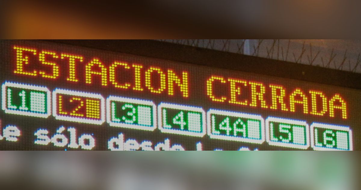 Cierran tres estaciones de la Línea 2 del Metro de Santiago por persona en las vías