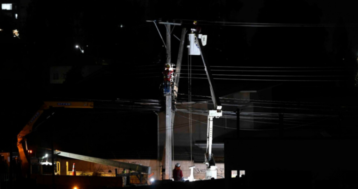 Más de 66 mil clientes sin luz desde Atacama a La Araucanía: CGE anuncia compensaciones