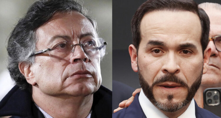 El presidente de Colombia, Gustavo Petro (i) y su sucesor, Abelardo de la Espriella