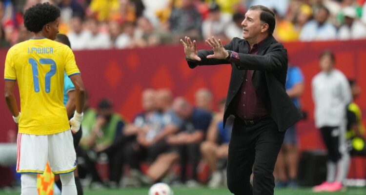 Néstor Lorenzo renovado como DT de selección de Colombia