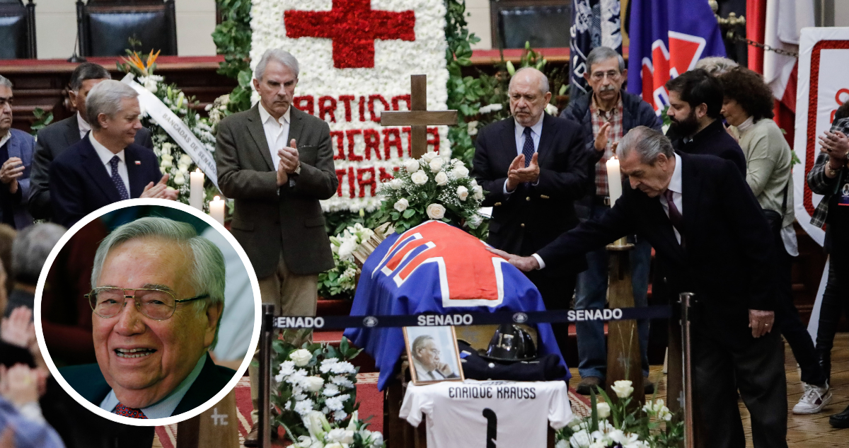 El presidente José Antonio Kast, junto a los expresidentes Eduardo Frei Ruiz-Tagle y Gabriel Boric, el ministro Claudio Alvarado, y el senador Iván Moreira, realizan la guardia de honor durante el velorio de Enrique Krauss, exministro de Interior del gobierno de Patricio Aylwin.