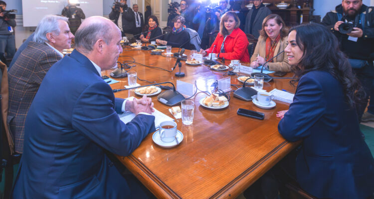 Comienza la mesa política para ampliar mayorías y destrabar megarreforma con apertura del Gobierno