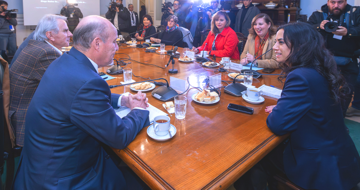 Comienza la mesa política para ampliar mayorías y destrabar megarreforma con apertura del Gobierno