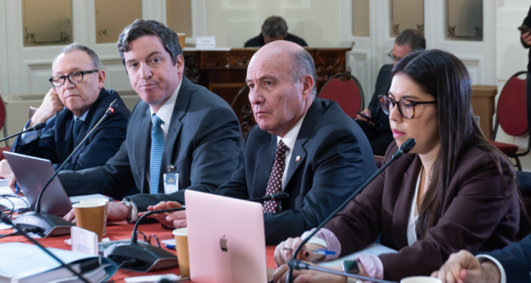 Comisión de Hacienda despacha megarreforma a la Sala del Senado