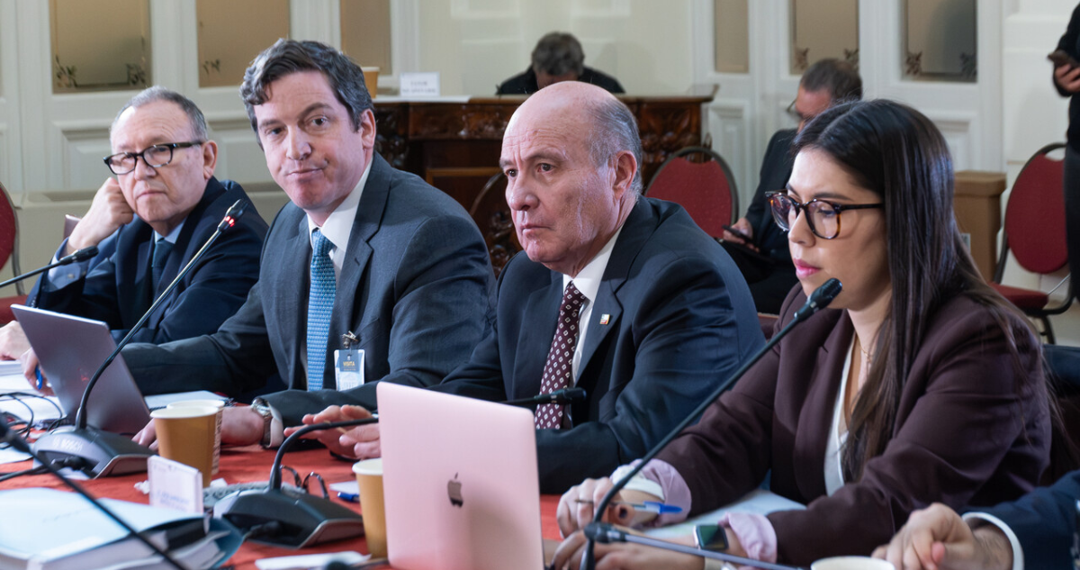 Comisión de Hacienda despacha megarreforma a la Sala del Senado