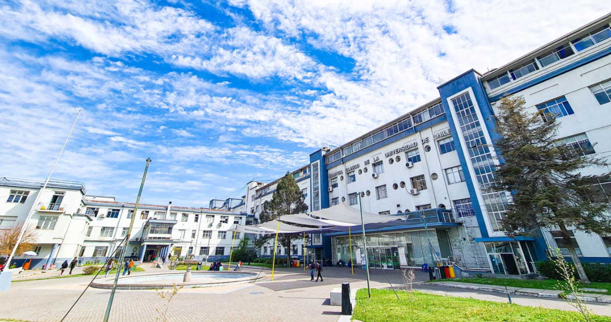 Condenan a U. de Chile a pagar $20 millones por complicaciones de paciente con Parkinson tras cirugía