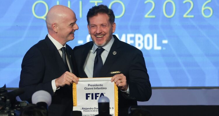 https://media.biobiochile.cl/wp-content/uploads/2026/07/conmebol-fifa-dominguez-mundial-750x400.jpg