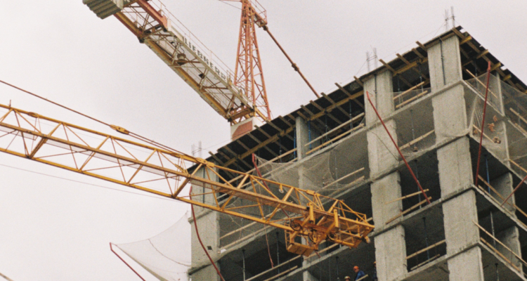 En Europa acusan a tres empresas de coludirse en precios de productos asociados a la construcción