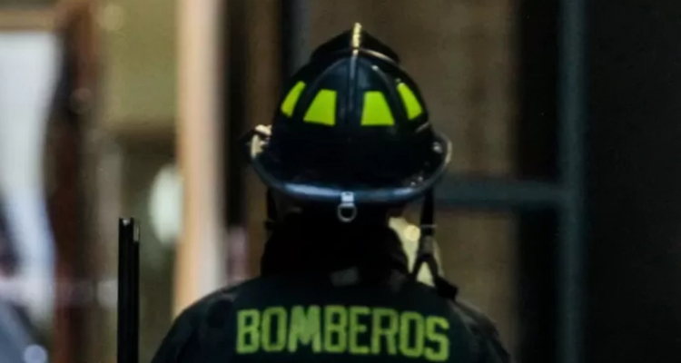 Tres personas damnificadas deja incendio en una casa en Los Ángeles