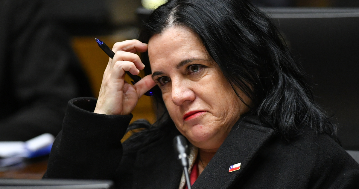 Contraloría concluye que exministra Trinidad Steinert actuó ilegalmente al solicitar datos a la PDI